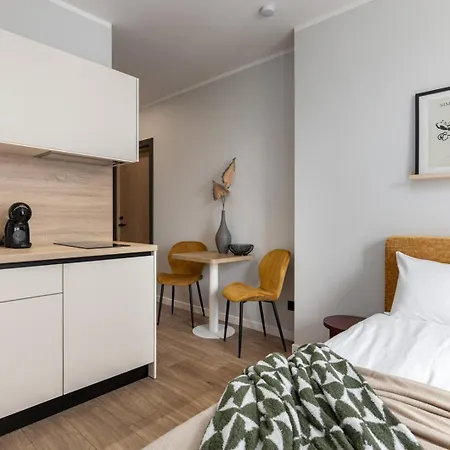 Compact & Old Town Апартаменти *