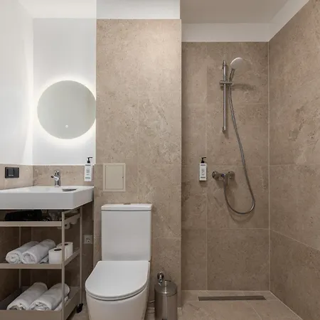 Compact & Old Town アパート